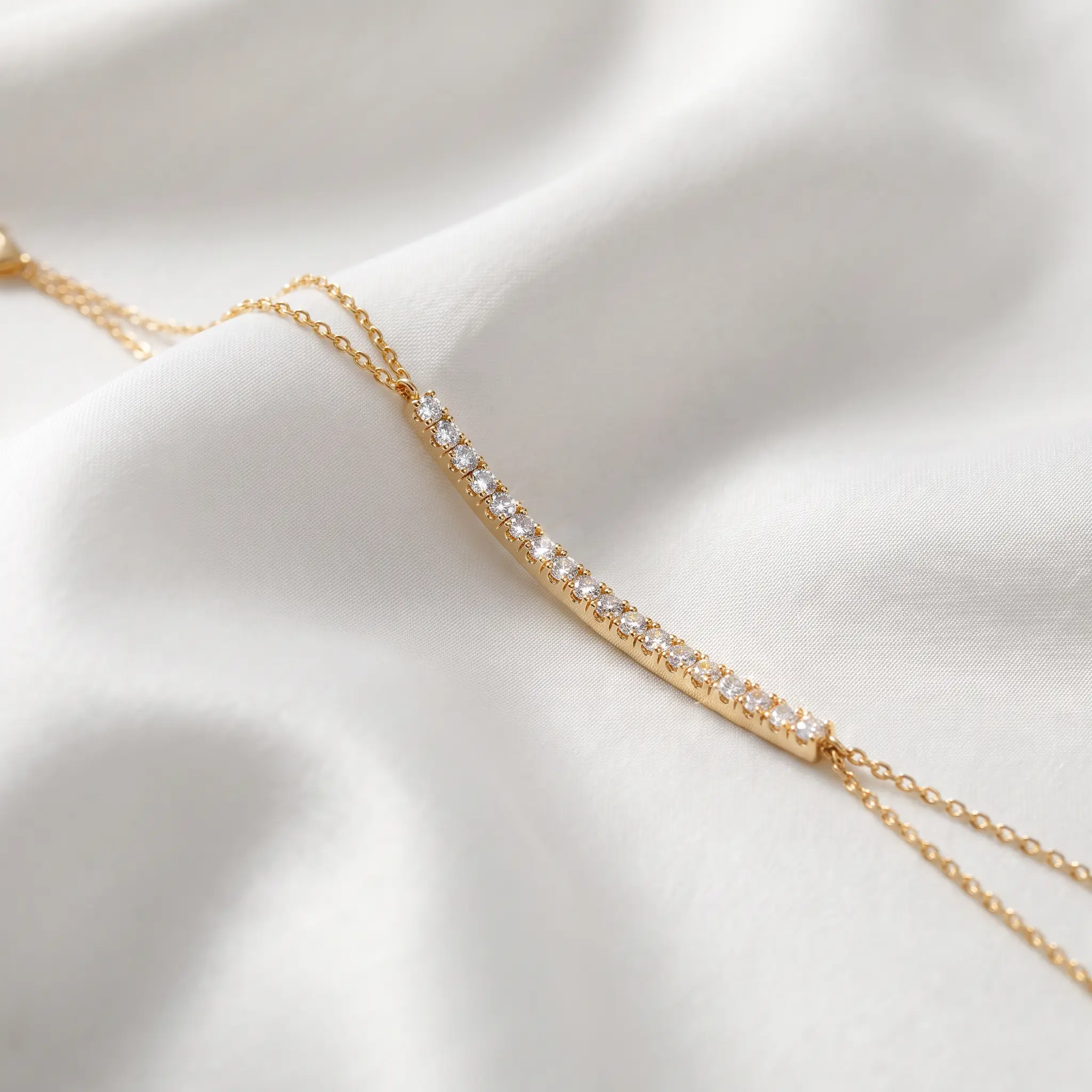 The Curved Bar Palm Bracelet